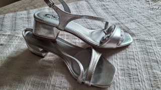 Sandalias plateadas F&D Moda Shoes