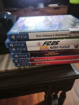 PS4 (PlayStation 4) Negra + Mando + 6 juegos