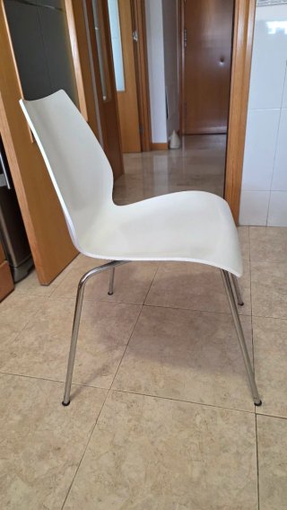 Mesa de cocina extensible blanca con 2 sillas