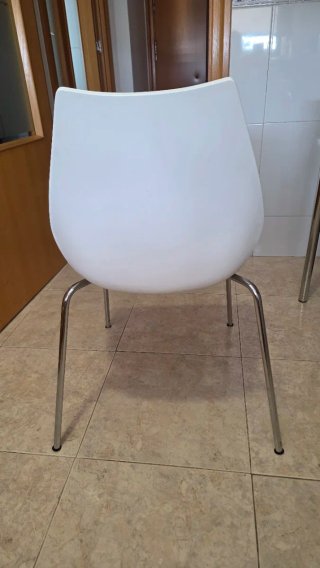 Mesa de cocina extensible blanca con 2 sillas