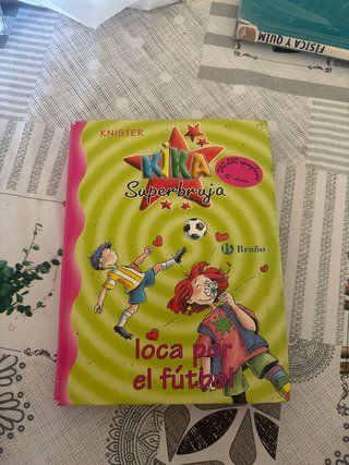 Kika Superbruja, loca por el fútbol