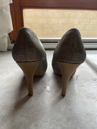 Zapatos de fiesta dorados Capricho