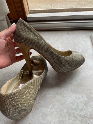 Zapatos de fiesta dorados Capricho