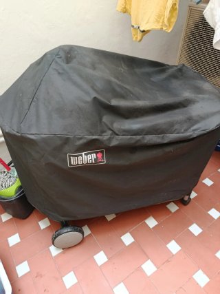 Barbacoa Weber gas y carbon Negra y Plateada