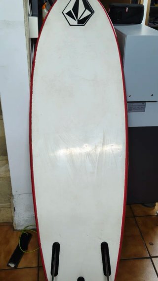 Tabla surf niño roja estrellas, viene con 2 trajes