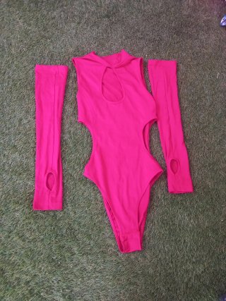 Body con mangas y escote talla