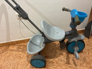 Triciclo infantil con toldo y manillar