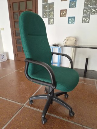 Sillón de despacho tapizado verde