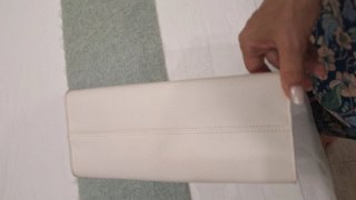Bolso M2K blanco con cadena plateada