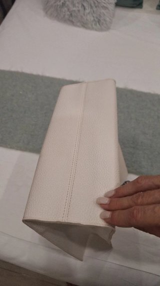 Bolso M2K blanco con cadena plateada