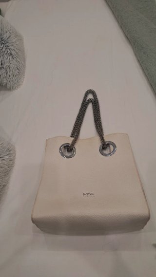 Bolso M2K blanco con cadena plateada