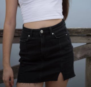 Falda vaquera negra Bershka Talla 32