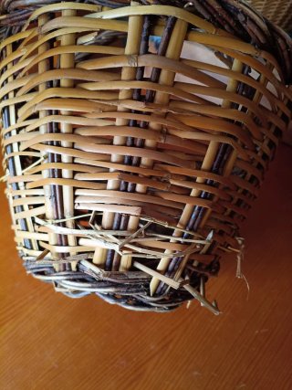 Cesta de mimbre para setas