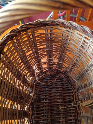 Cesta de mimbre para setas