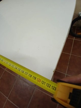 Mesa de comedor blanca de madera