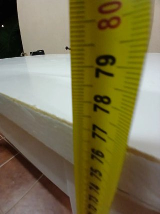 Mesa de comedor blanca de madera