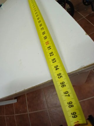 Mesa de comedor blanca de madera