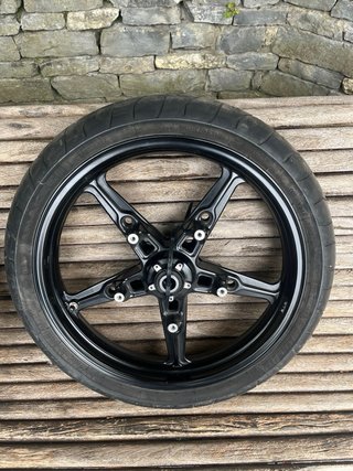 Llantas BMW R nineT con neumatico Michelin Pilot