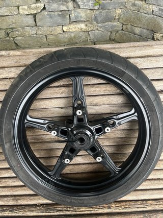 Llantas BMW R nineT con neumatico Michelin Pilot