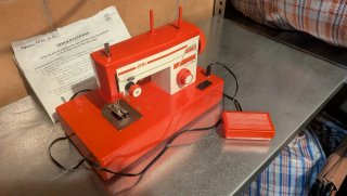 Máquina de Coser Juguete Vintage Joal
