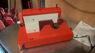 Máquina de Coser Juguete Vintage Joal