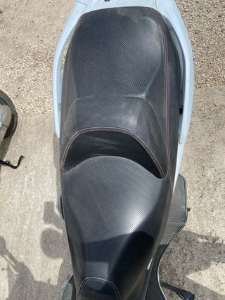 Suzuki Burgman Maxi Scooter Blanca