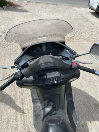 Suzuki Burgman Maxi Scooter Blanca