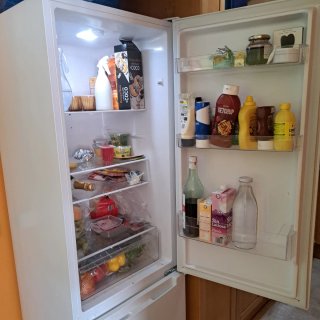Frigorífico blanco para recoger 25 Agosto.