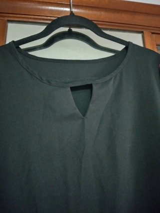 Vestido vintage negro con mangas bordadas
