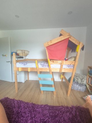 Cama alta tipo camión.