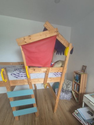 Cama alta tipo camión.