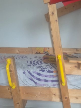 Cama alta tipo camión.