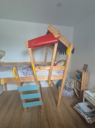 Cama alta tipo camión.