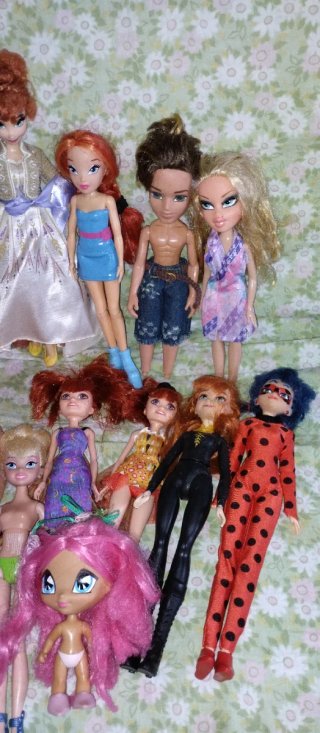 Lotto Bambole Winx, Bratz, Disney e Altre