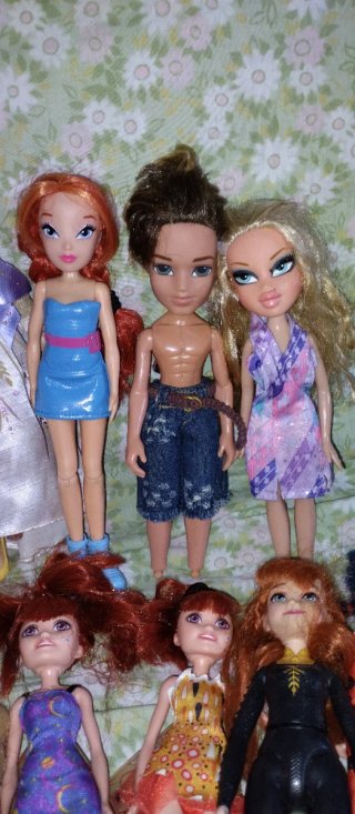 Lotto Bambole Winx, Bratz, Disney e Altre