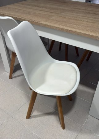 Mesa y 4 Sillas Comedor