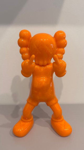 Figura Kaws Naranja
