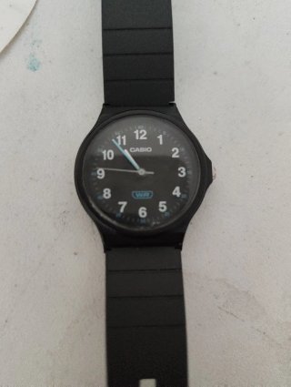 Reloj Casio Collection LQ-24B-1BEF Negro
