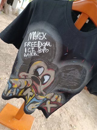 Camiseta Negra Mickey Mouse Graffiti