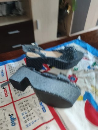 Plataformas grises con pedrería talla 39