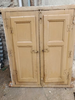 Ventana de madera antigua