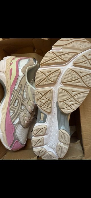 Asics Gel NYC rosas y beige