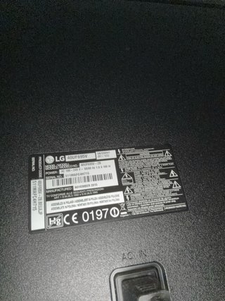 LG Full HD 1080p 32” smart tv