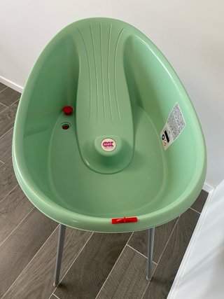 Bañera bebé con patas y desagüe