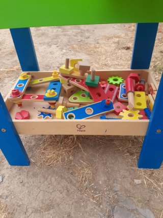 Banco de herramientas Hape de madera