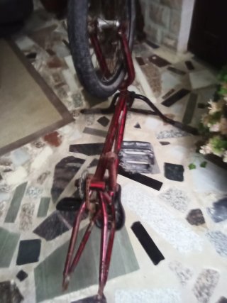 Bicicleta BMX roja wue the people ( modelo númerad