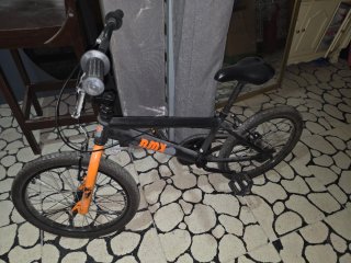 Bicicleta BMX infantil