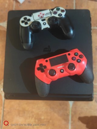 Play 4 con dos mandos