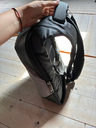 Zaino con pannello solare grigio/nero