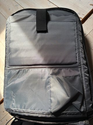 Zaino con pannello solare grigio/nero